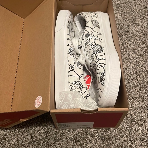 Vans - Picture 2 of 4